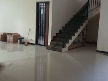 Disewa Rumah Woodland Citraland, Minimalis , Surabaya Barat