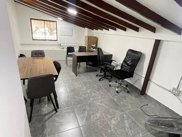 oficina en arriendo en candelaria. Cod A514431