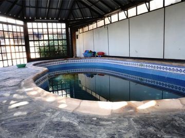 Chalet en Venta en Castelar - 5 ambientes! Permuta