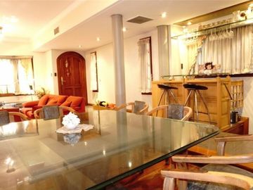 Chalet en Venta en Castelar - 5 ambientes! Permuta