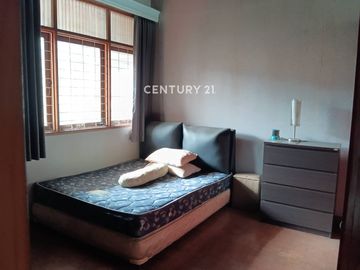 Rumah SHM  2 Lantai Semi Furnished Di Tubagus Ismail Bandung