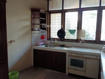 Rumah SHM  2 Lantai Semi Furnished Di Tubagus Ismail Bandung