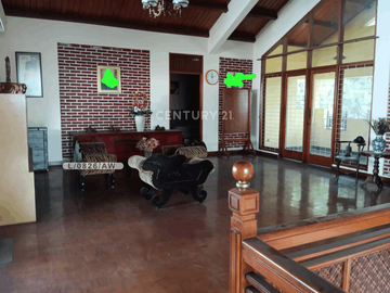 Rumah SHM  2 Lantai Semi Furnished Di Tubagus Ismail Bandung