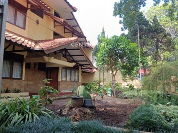 Rumah SHM  2 Lantai Semi Furnished Di Tubagus Ismail Bandung