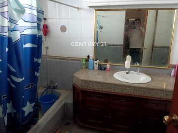 Rumah SHM  2 Lantai Semi Furnished Di Tubagus Ismail Bandung