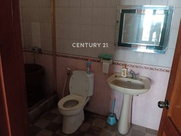 Rumah SHM  2 Lantai Semi Furnished Di Tubagus Ismail Bandung