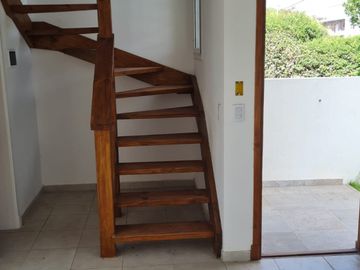 DUPLEX 3 AMBIENTES. BARRIO FELIX U. CAMET.