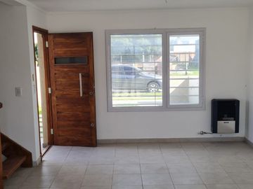 DUPLEX 3 AMBIENTES. BARRIO FELIX U. CAMET.
