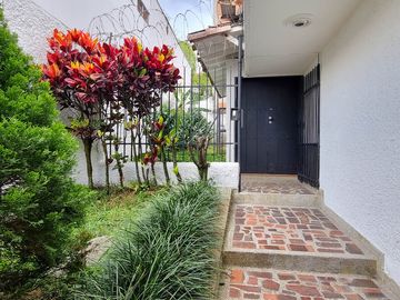 CASA COMERCIAL EN ARRIENDO UBICADA EN EL POBLADO SECTOR PATIO BONITO