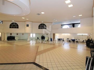 CORTAZAR: MAGNIFICO SALON DE EVENTOS, EXCELENTE ILUMINACION E INSTALACIONES