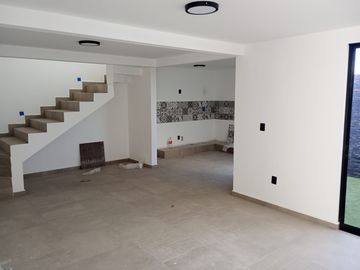 CASA EN EL PEÑON PRIVADA CANAL SLP