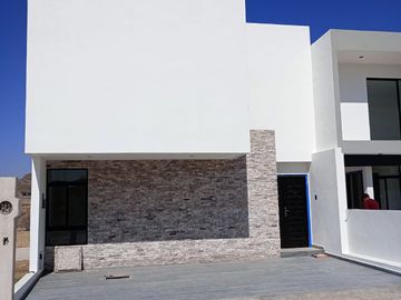 CASA EN EL PEÑON PRIVADA CANAL SLP