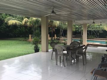 Rumah diJual di Rempoa, Tangsel. Halaman sangat Luas