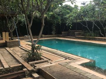 Rumah diJual di Rempoa, Tangsel. Halaman sangat Luas