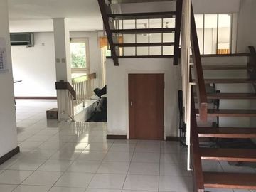 Rumah diJual di Rempoa, Tangsel. Halaman sangat Luas