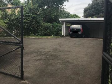 Rumah diJual di Rempoa, Tangsel. Halaman sangat Luas