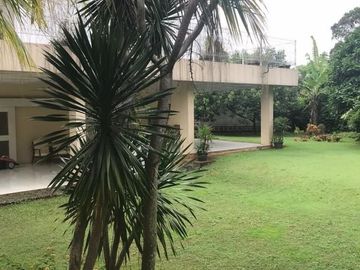 Rumah diJual di Rempoa, Tangsel. Halaman sangat Luas