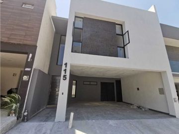 Casa Nueva en Venta en Cumbres Élite Premier, Equipada en García