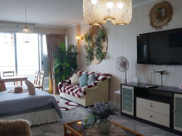 Fully FurnisshedCondo Studio Unit with Ocean View In Hua Hin