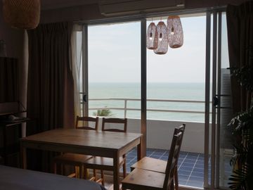 Fully FurnisshedCondo Studio Unit with Ocean View In Hua Hin