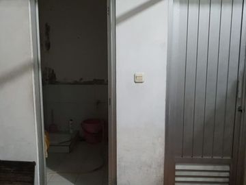 Rumah asri dan nyaman jelupang serpong utara lokasi strategis di taman
