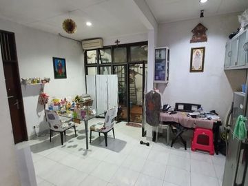 Rumah asri dan nyaman jelupang serpong utara lokasi strategis di taman