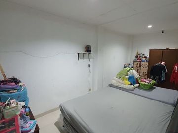 Rumah asri dan nyaman jelupang serpong utara lokasi strategis di taman