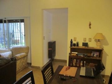 Casa 4 ambientes sobre lote propio