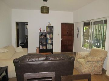 Casa 4 ambientes sobre lote propio