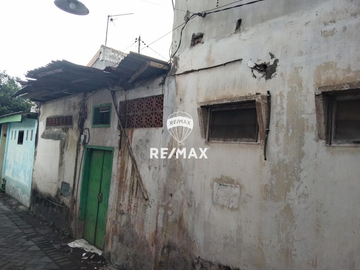 DIJUAL RUMAH + 4 TOKO STRATEGIS — JEMBER