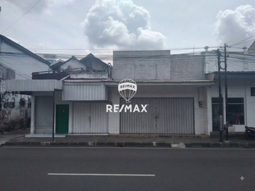 DIJUAL RUMAH + 4 TOKO STRATEGIS — JEMBER