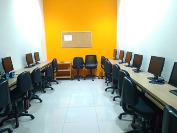 Disewakan Ruko Gandeng 3 di Kompleks Golden Boulevard BSD City Tangerang Dekat Sekolah Binus Serpong