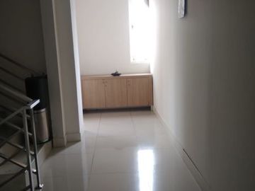 Disewakan Ruko Gandeng 3 di Kompleks Golden Boulevard BSD City Tangerang Dekat Sekolah Binus Serpong