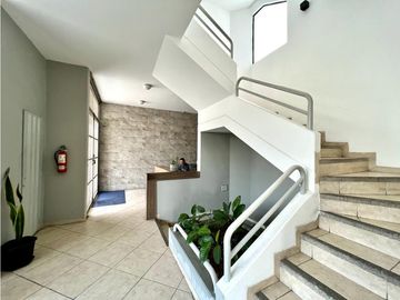 En venta departamento Edificio Status sector Yacht Club Manta