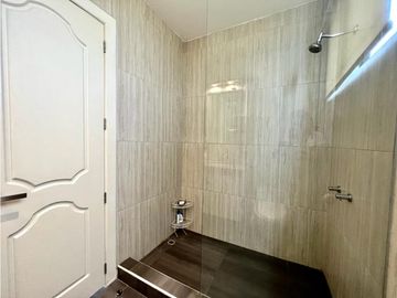En venta departamento Edificio Status sector Yacht Club Manta