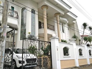Rumah Klasik Mewah Pandega Padma dekat Kampus UGM