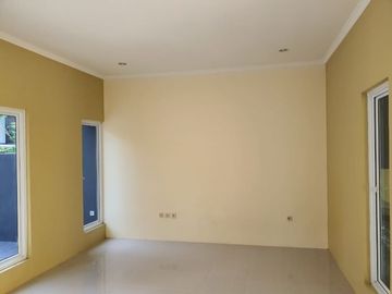 Rumah 2 lantai siap huni dalam komplek bukit cinere indah