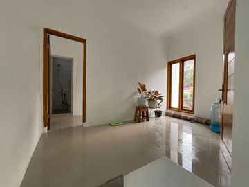 Rumah Downslope Depan Jalan Raya Pertama di Cimahi Cipageran Harga Ekonomis