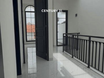 Rumah Cantik 2 Lantai Di Pondok Aren Rn 18379