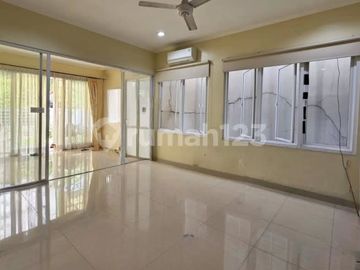 Rumah Layout Luas 2 Lantai Dalam Komplek Strategis di Lebak Bulus