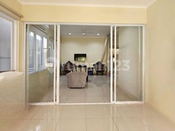 Rumah Layout Luas 2 Lantai Dalam Komplek Strategis di Lebak Bulus