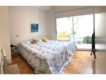 Departamento 5 ambientes. Quincho propio. Zona Playa Grande.