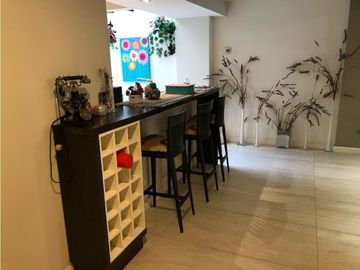 Departamento 5 ambientes. Quincho propio. Zona Playa Grande.