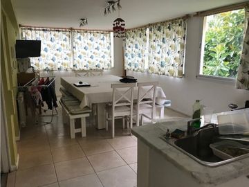 Departamento 5 ambientes. Quincho propio. Zona Playa Grande.