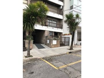 Departamento 5 ambientes. Quincho propio. Zona Playa Grande.