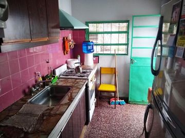 CASA AMERICANA DE 4 AMBIENTES EN MORÓN