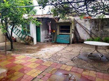 CASA AMERICANA DE 4 AMBIENTES EN MORÓN