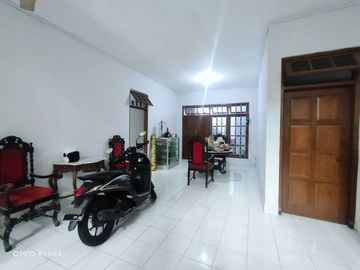 Rumah 2 Lantai Dalam Perumahan Dekat Pasar Gentan