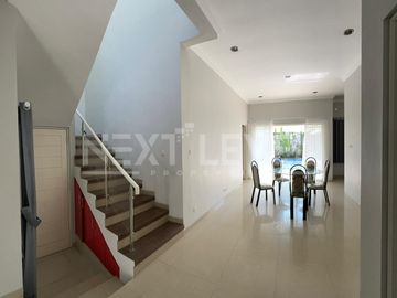 Rumah Terawat Di Villa Puncak Tidar, Ada Kolam Renang. Selangkah Ke Elpico Mall