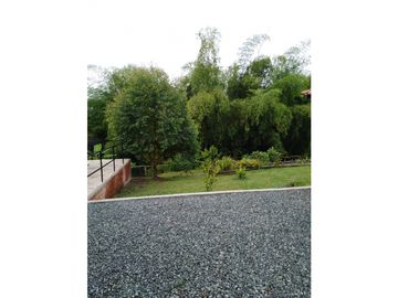 Se vende o se permuta casa campestre en la via Alcala Morelia